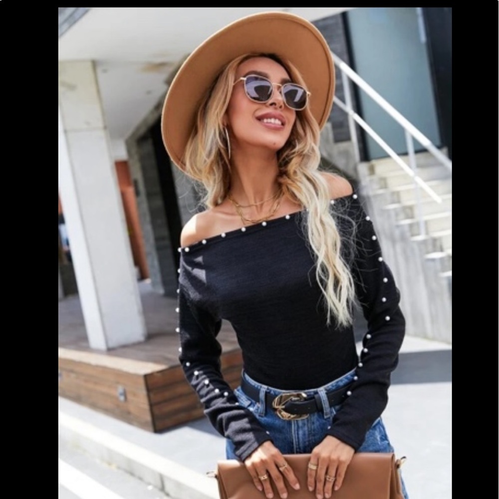 Faux Pearl Beaded Off Shoulder Top in Black, Size 8/10